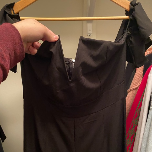 V-neck romper - Med - Picture 1 of 3